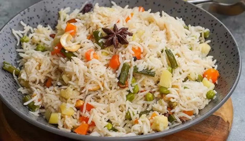 Vegetable Pulao: इस बार अपनों के लिए बनाये स्वादिष्ट और पोषण से भरपूर डिश Vegetable Pulao: इस बार अपनों के लिए बनाये स्वादिष्ट और पोषण से भरपूर डिश