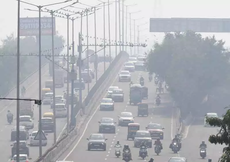 Delhi में वायु गुणवत्ता ‘बेहद खराब’ श्रेणी में पहुंची Delhi में वायु गुणवत्ता ‘बेहद खराब’ श्रेणी में पहुंची