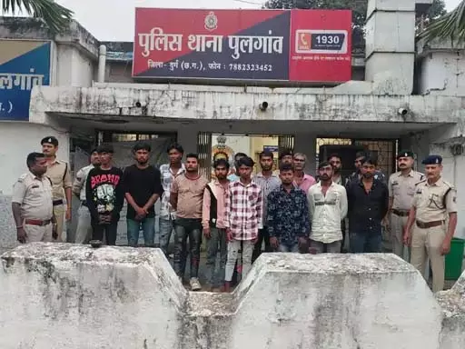 180 उपद्रवी गिरफ्तार, गली-मोहल्लों में फैला रहे थे अशांति 180 उपद्रवी गिरफ्तार, गली-मोहल्लों में फैला रहे थे अशांति
