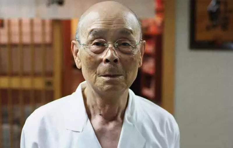 Tokyo 100 साल की उम्र में भी सुशी दिग्गज जीरो ओनो रिटायर नहीं Tokyo 100 साल की उम्र में भी सुशी दिग्गज जीरो ओनो रिटायर नहीं