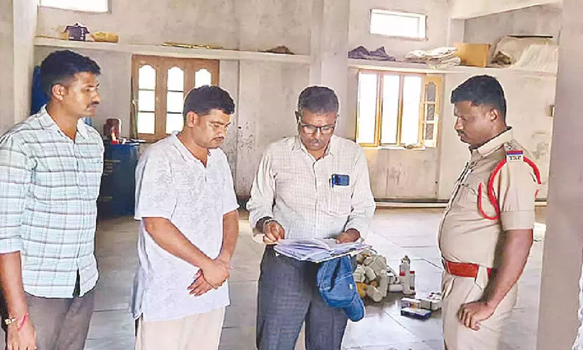 गडवाल में बड़े नकली कीटनाशक रैकेट का भंडाफोड़ गडवाल में बड़े नकली कीटनाशक रैकेट का भंडाफोड़