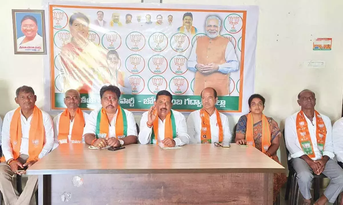 भाजपा ने गडवाल विकास पर विधायक को खुली बहस की चुनौती दी भाजपा ने गडवाल विकास पर विधायक को खुली बहस की चुनौती दी