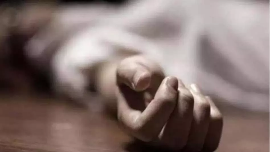 मां-पिता के रिश्ते में आई खटास तो बेटी ने किया सुसाइड, रायपुर के सुंदरनगर में मिली लाश मां-पिता के रिश्ते में आई खटास तो बेटी ने किया सुसाइड, रायपुर के सुंदरनगर में मिली लाश