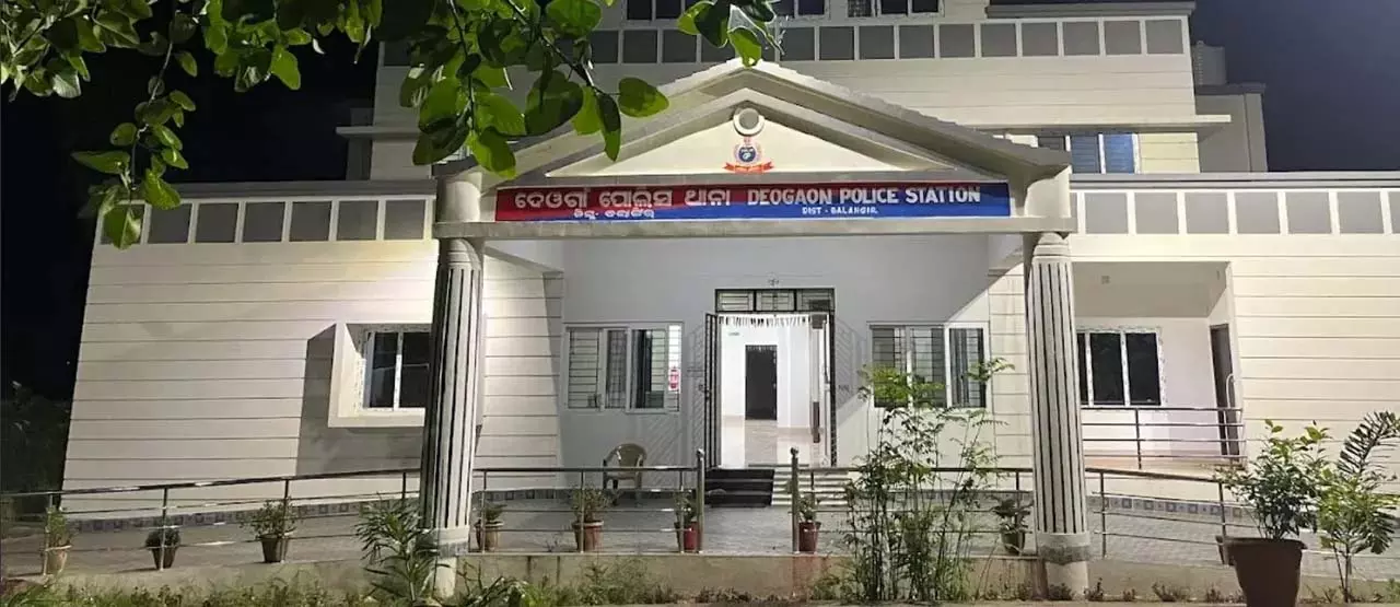 Odisha : बालांगीर में रिटायर्ड पुलिसकर्मी के बेटे की हत्या, चार लोग हिरासत में Odisha : बालांगीर में रिटायर्ड पुलिसकर्मी के बेटे की हत्या, चार लोग हिरासत में