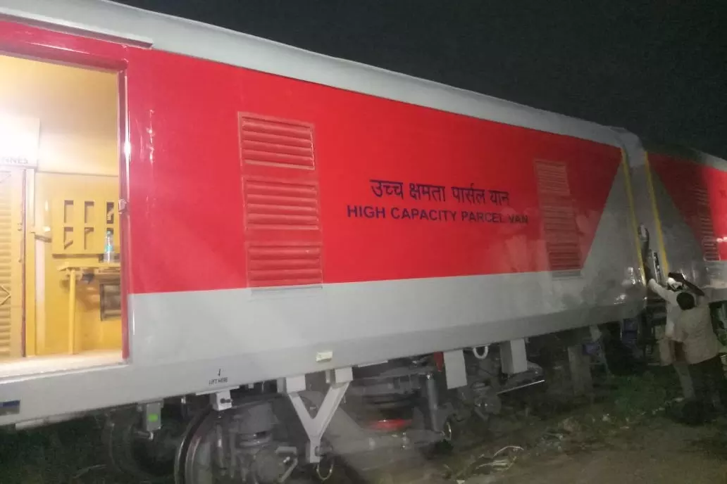 दक्षिण मध्य रेलवे ने यात्रियों की भीड़ को कम करने के लिए विशेष ट्रेनों की घोषणा की दक्षिण मध्य रेलवे ने यात्रियों की भीड़ को कम करने के लिए विशेष ट्रेनों की घोषणा की