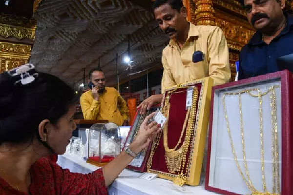 US-China व्यापार समझौते के निकट आने से सोने की कीमतों में गिरावट; चांदी में गिरावट जारी US-China व्यापार समझौते के निकट आने से सोने की कीमतों में गिरावट; चांदी में गिरावट जारी