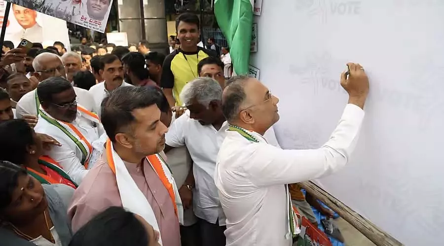 गांधीनगर में 11,200 फर्जी वोटर: स्वास्थ्य मंत्री दिनेश गुंडू राव गांधीनगर में 11,200 फर्जी वोटर: स्वास्थ्य मंत्री दिनेश गुंडू राव