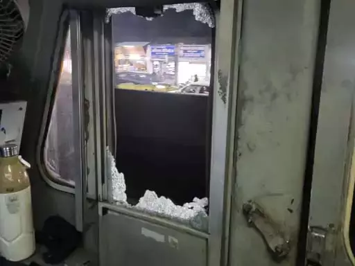 कोरबा में मालगाड़ी का लोको पायलट घायल, पथराव की खबर कोरबा में मालगाड़ी का लोको पायलट घायल, पथराव की खबर