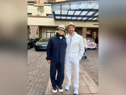 Hrithik Roshan ने जैकी चैन से मुलाकात की, तस्वीर खिंचवाई Hrithik Roshan ने जैकी चैन से मुलाकात की, तस्वीर खिंचवाई