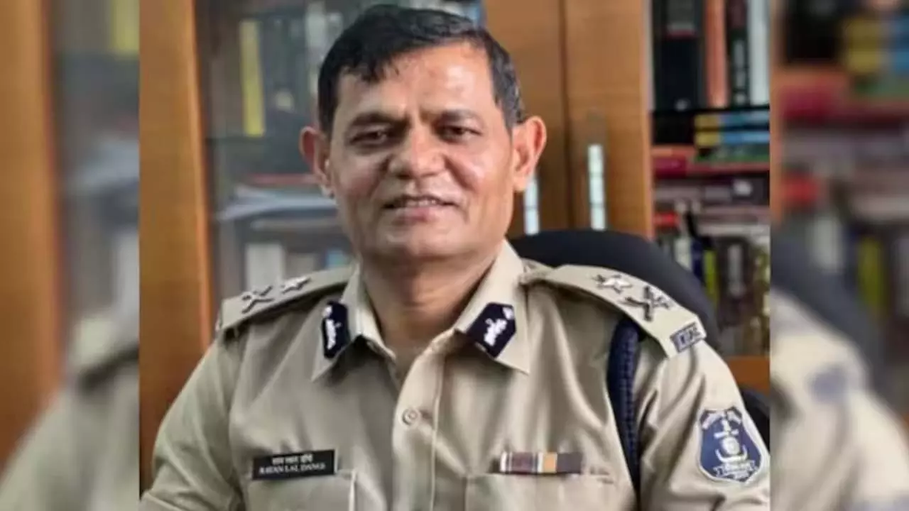 IPS डांगी की पत्नी पहले मिल चुकी है आरोप लगाने वाली महिला से IPS डांगी की पत्नी पहले मिल चुकी है आरोप लगाने वाली महिला से