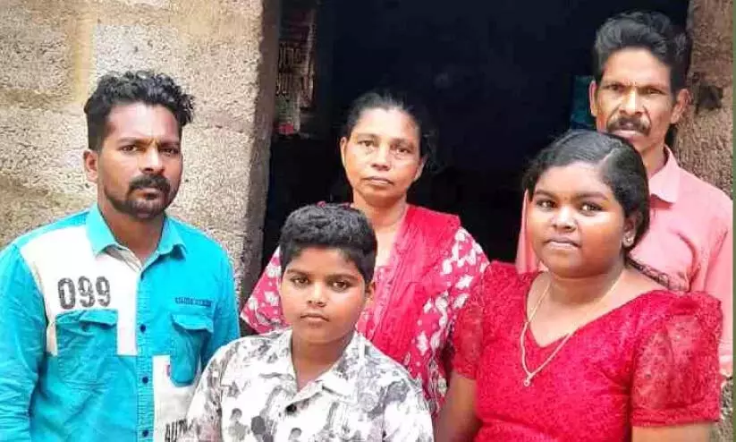 Kerala : ज़हरीले मशरूम खाने के बाद इलाज करा रहे आदिवासी परिवार के घर में चोरी Kerala : ज़हरीले मशरूम खाने के बाद इलाज करा रहे आदिवासी परिवार के घर में चोरी