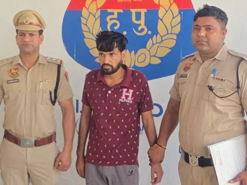 Palwal: ट्रक में भरकर ले जा रही थी शराब, पुलिस ने पलवल में पकड़ा Palwal: ट्रक में भरकर ले जा रही थी शराब, पुलिस ने पलवल में पकड़ा
