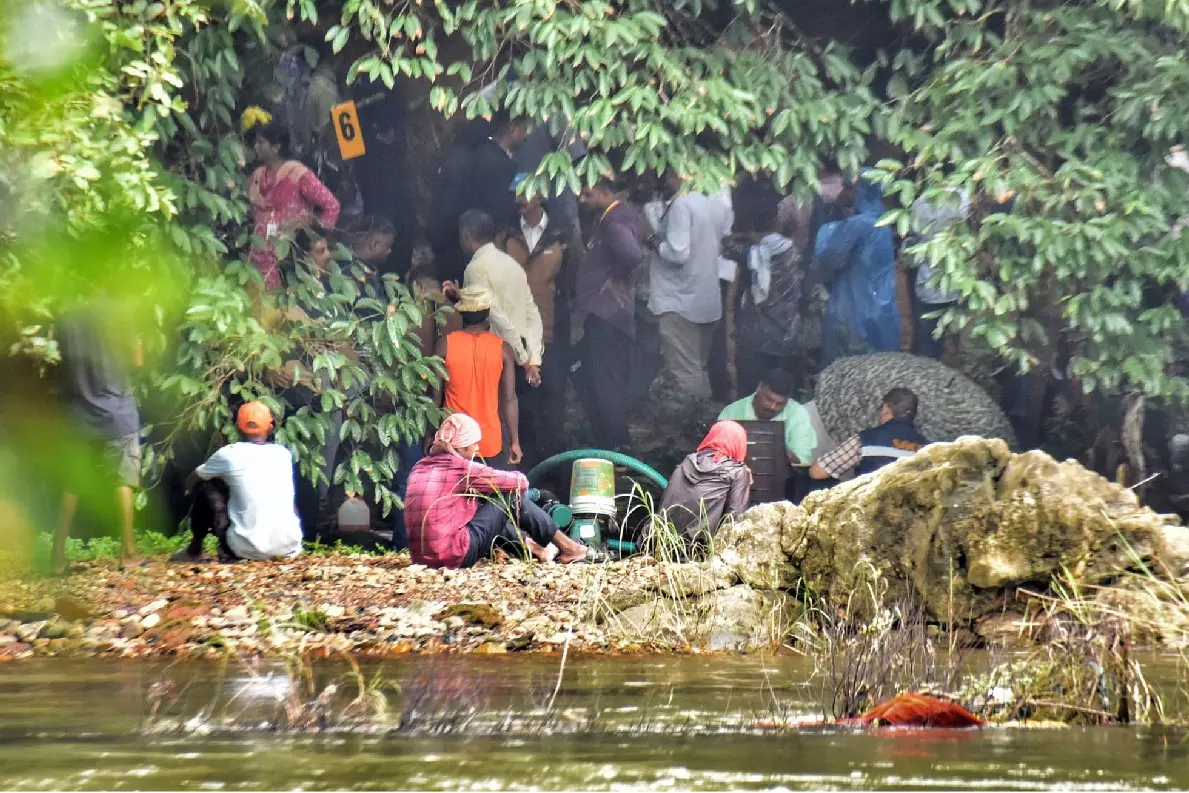 धर्मस्थल जांच में तेजी, एसआईटी 31 अक्टूबर तक रिपोर्ट पेश करेगी धर्मस्थल जांच में तेजी, एसआईटी 31 अक्टूबर तक रिपोर्ट पेश करेगी