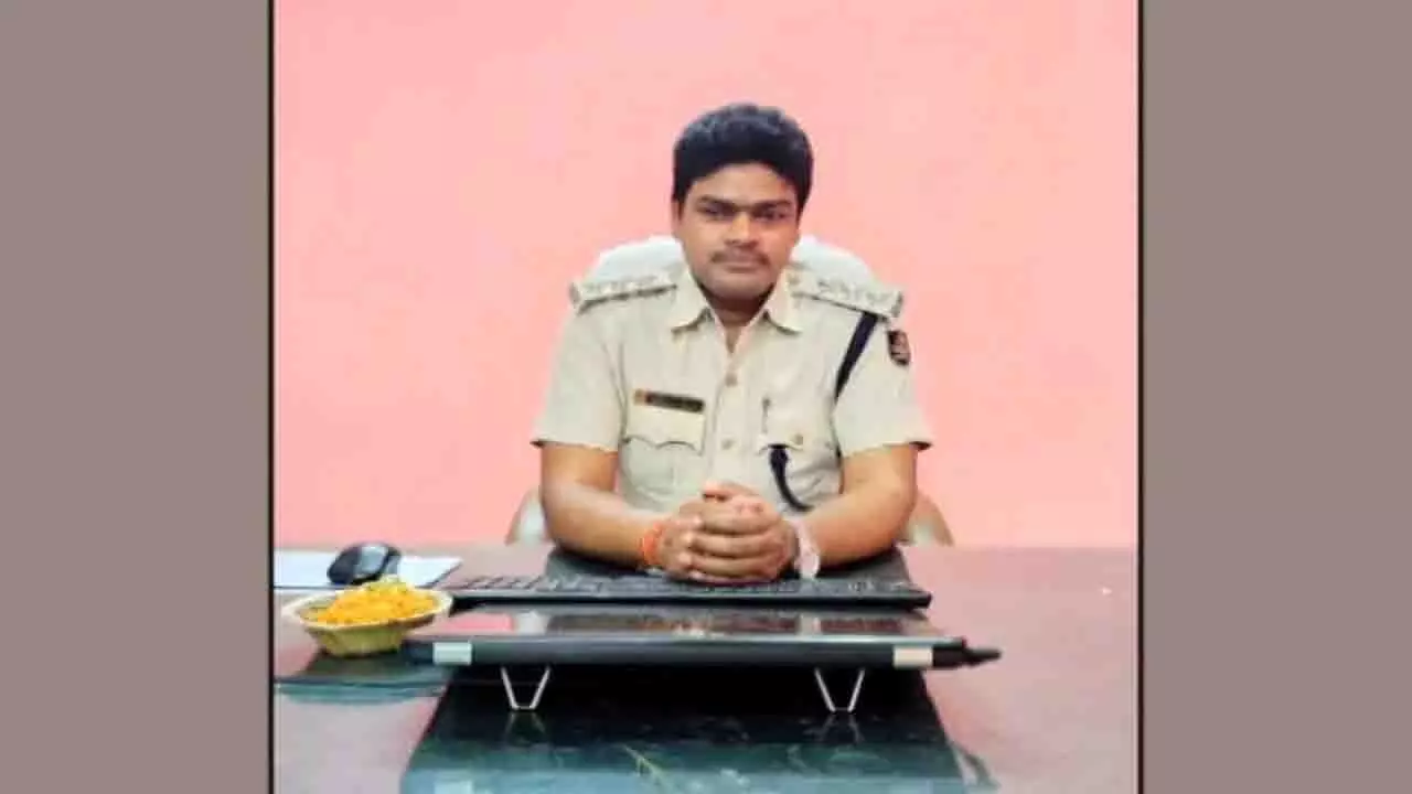 Cuttack टांगी में अवैध हिरासत और कदाचार के आरोप में पुलिस इंस्पेक्टर निलंबित Cuttack टांगी में अवैध हिरासत और कदाचार के आरोप में पुलिस इंस्पेक्टर निलंबित