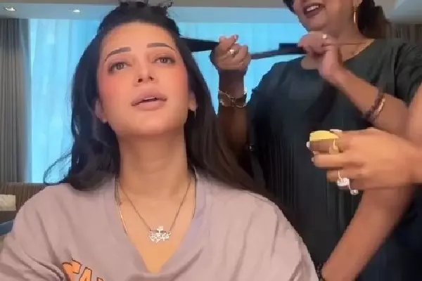 पिता-पुत्री की प्यारी नोकझोंक, श्रुति हासन का कमल हासन पर मज़ेदार तंज वायरल पिता-पुत्री की प्यारी नोकझोंक, श्रुति हासन का कमल हासन पर मज़ेदार तंज वायरल