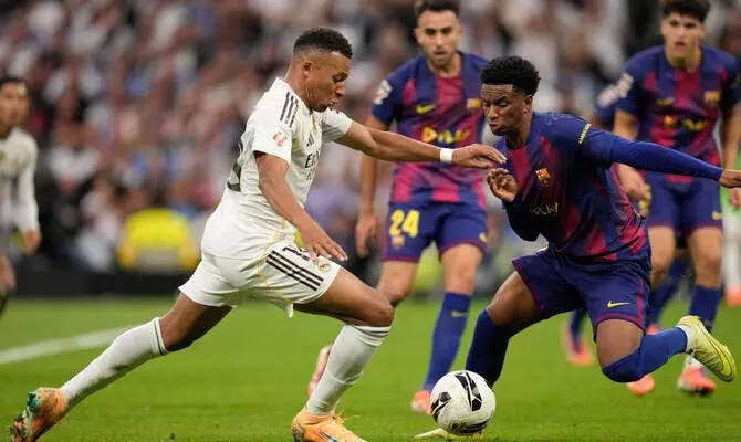 Real Madrid ने क्लासिको में बार्सिलोना को 2-1 से हराकर चार हारों का सिलसिला तोड़ा Real Madrid ने क्लासिको में बार्सिलोना को 2-1 से हराकर चार हारों का सिलसिला तोड़ा