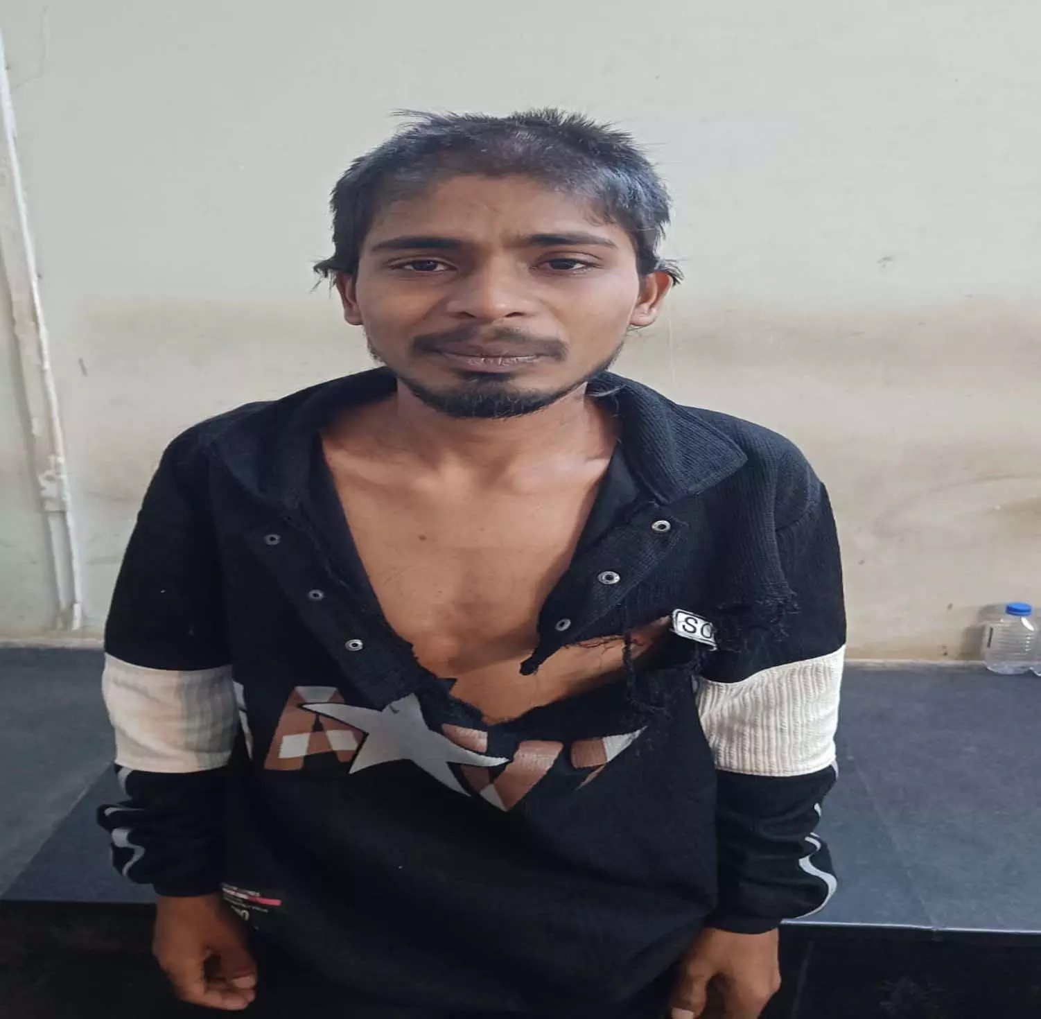 चाकू की नोक पर ट्रक चालक और राहगीर से लूट, मामलें में फरार आरोपी गिरफ्तार चाकू की नोक पर ट्रक चालक और राहगीर से लूट, मामलें में फरार आरोपी गिरफ्तार