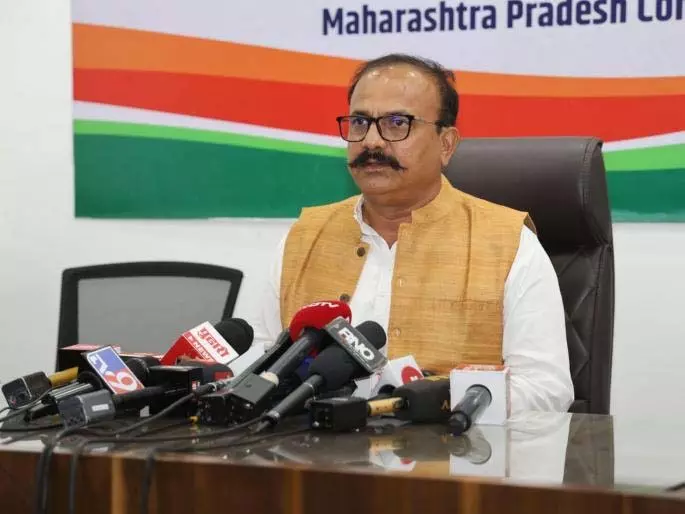 Congress: पूर्व सांसद को सीएम की क्लीन चिट से फलटण की साजिश साबित होती है Congress: पूर्व सांसद को सीएम की क्लीन चिट से फलटण की साजिश साबित होती है