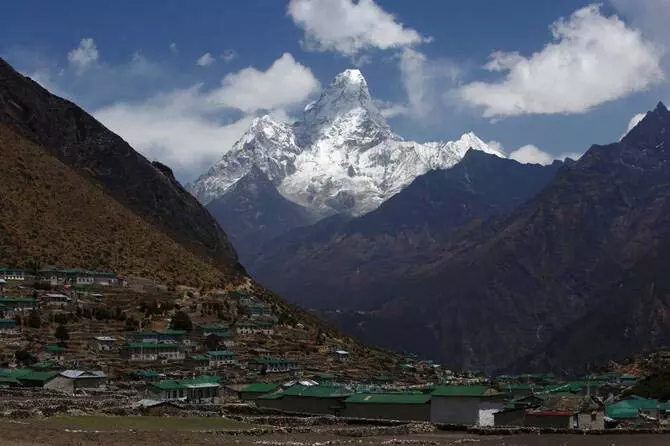 Nepal: माउंट अमा डबलाम पर फ्रांस और दक्षिण कोरिया के पर्वतारोही की मौत Nepal: माउंट अमा डबलाम पर फ्रांस और दक्षिण कोरिया के पर्वतारोही की मौत
