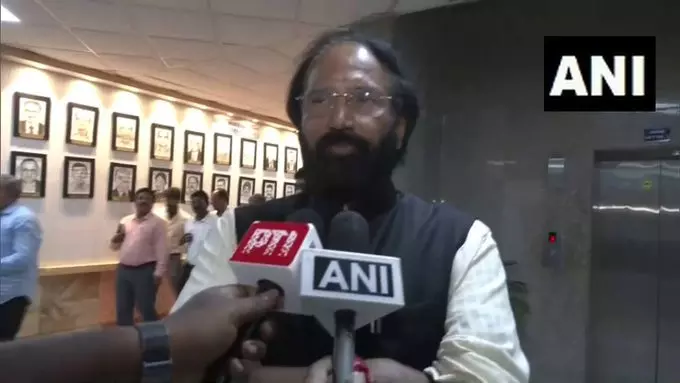 सरकार अलर्ट, मंत्री उत्तम कुमार रेड्डी ने अधिकारियों संग की आपात बैठक सरकार अलर्ट, मंत्री उत्तम कुमार रेड्डी ने अधिकारियों संग की आपात बैठक