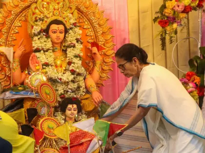 छठ पूजा पर Mamata Banerjee ने एकता और सांप्रदायिक सद्भाव का आह्वान किया छठ पूजा पर Mamata Banerjee ने एकता और सांप्रदायिक सद्भाव का आह्वान किया