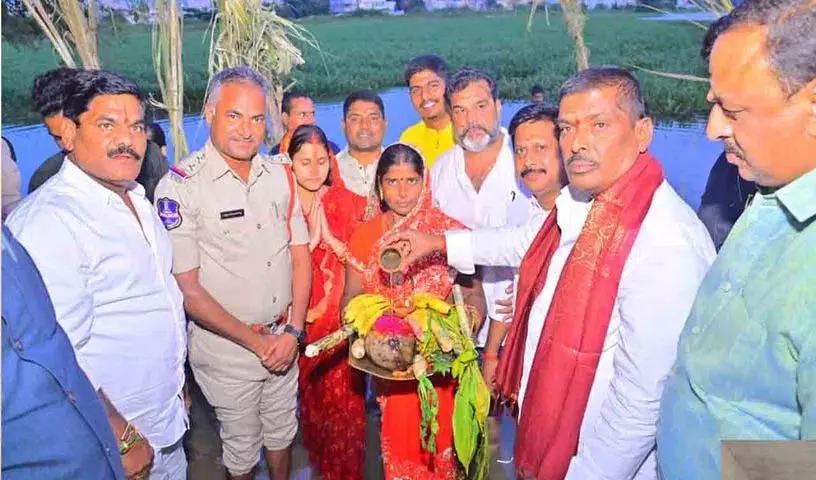 MLA गुडेम महिपाल रेड्डी: तेलंगाना छठ पूजा में सभी समुदायों का सम्मान करता है MLA गुडेम महिपाल रेड्डी: तेलंगाना छठ पूजा में सभी समुदायों का सम्मान करता है
