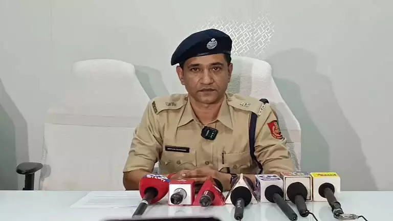 Auto चालक ने सोनारपुर में सीमा शुल्क अधिकारी पर अपनी मां से छेड़छाड़ का आरोप लगाया Auto चालक ने सोनारपुर में सीमा शुल्क अधिकारी पर अपनी मां से छेड़छाड़ का आरोप लगाया