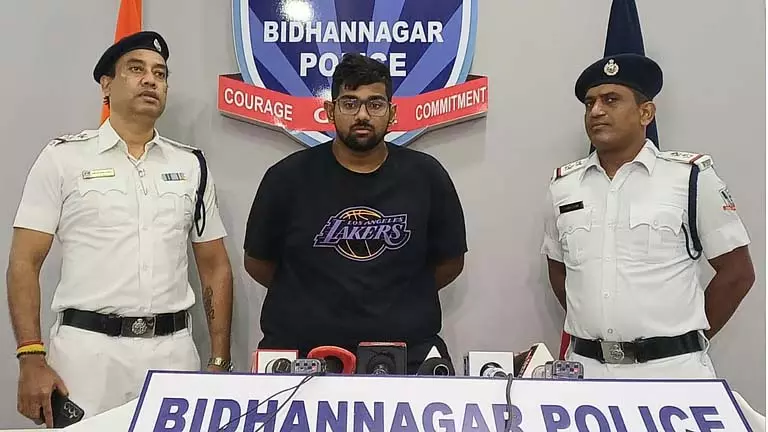 कई फर्जी Aadhaar cards बनाकर धोखाधड़ी करने के आरोप में साल्ट लेक से युवक गिरफ्तार कई फर्जी Aadhaar cards बनाकर धोखाधड़ी करने के आरोप में साल्ट लेक से युवक गिरफ्तार