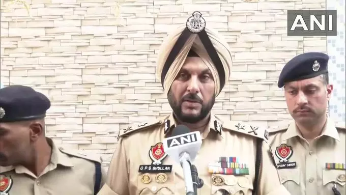 ड्रग माफिया गिरफ्तार, हेरोइन और नकदी जब्त ड्रग माफिया गिरफ्तार, हेरोइन और नकदी जब्त