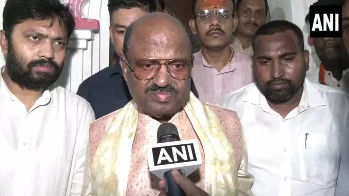 राज्यपाल सी.वी. आनंद बोस बोले – निर्वाचन आयोग अपना कर्तव्य निभा रहा, संविधान में लोकतंत्र के लिए मजबूत संतुलन प्रणाली राज्यपाल सी.वी. आनंद बोस बोले – निर्वाचन आयोग अपना कर्तव्य निभा रहा, संविधान में लोकतंत्र के लिए मजबूत संतुलन प्रणाली