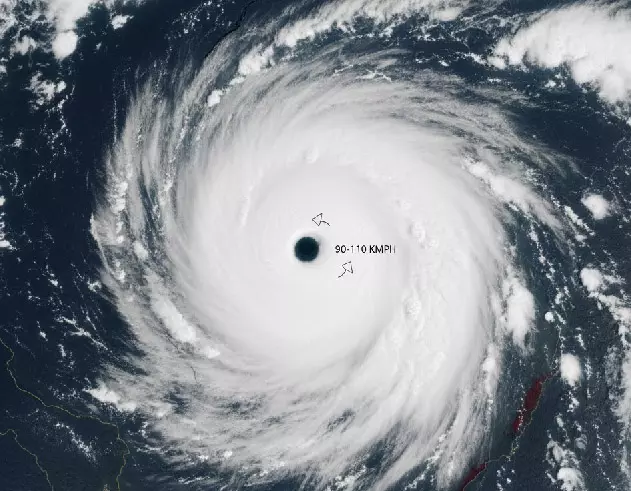 Cyclone मोन्था को लेकर रेलवे का बड़ा एक्शन, 54 ट्रेनें रद्द Cyclone मोन्था को लेकर रेलवे का बड़ा एक्शन, 54 ट्रेनें रद्द