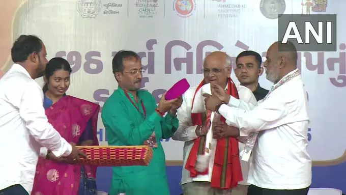 साबरमती तट पर उमड़ा जनसैलाब, मुख्यमंत्री भूपेंद्र पटेल ने की सूर्य उपासना में सहभागिता साबरमती तट पर उमड़ा जनसैलाब, मुख्यमंत्री भूपेंद्र पटेल ने की सूर्य उपासना में सहभागिता