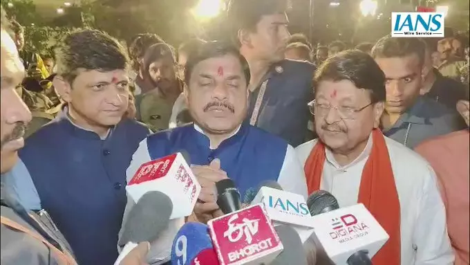 CM मोहन यादव ने 66 वाहनों का शुभारंभ, ₹500 करोड़ की परियोजनाओं की नींव रखी CM मोहन यादव ने 66 वाहनों का शुभारंभ, ₹500 करोड़ की परियोजनाओं की नींव रखी