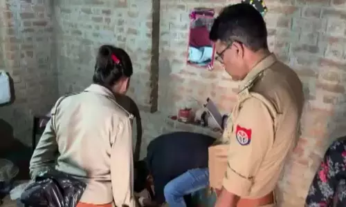 घर में ही नग्न हालत में मिली बेटी की लाश, मां सदमे में