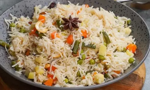 Vegetable Pulao: इस बार अपनों के लिए बनाये स्वादिष्ट और पोषण से भरपूर डिश Vegetable Pulao: इस बार अपनों के लिए बनाये स्वादिष्ट और पोषण से भरपूर डिश