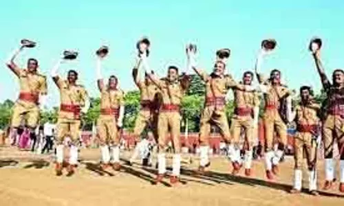 Ladakh पुलिस ने कांस्टेबलों की पहली पासिंग आउट परेड मनाई Ladakh पुलिस ने कांस्टेबलों की पहली पासिंग आउट परेड मनाई