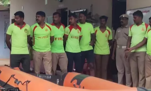 बारिश की चेतावनी: दूसरे जिलों से 120 फायर फाइटर चेन्नई पहुंचे बारिश की चेतावनी: दूसरे जिलों से 120 फायर फाइटर चेन्नई पहुंचे