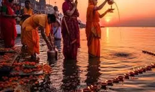 Chhath 2025 Sandhya Arghya Wishes: छठ महापर्व का तीसरा दिन आज, इन खास संदेशों के साथ भेजें संध्या अर्घ्य की शुभकामनाएं