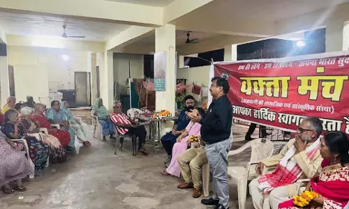 IAS महादेव कांवरे ने वृद्धाश्रम में मनाई दिवाली IAS महादेव कांवरे ने वृद्धाश्रम में मनाई दिवाली