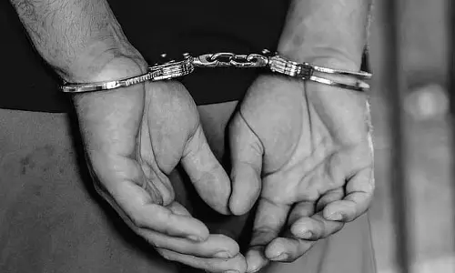 66,400 विदेशी सिगरेट जब्त: 2 गिरफ्तार