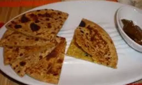 Gobhi Paratha Recipe: सुबह के नाश्ते में सर्व करें ये गरमा-गरम गोभी का पराठा Gobhi Paratha Recipe: सुबह के नाश्ते में सर्व करें ये गरमा-गरम गोभी का पराठा