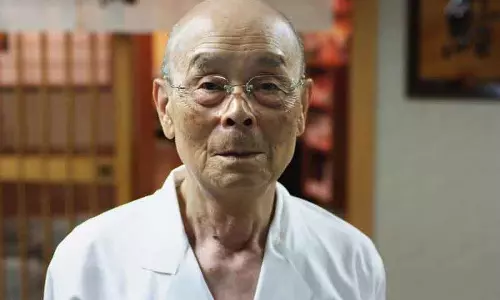 Tokyo 100 साल की उम्र में भी सुशी दिग्गज जीरो ओनो रिटायर नहीं Tokyo 100 साल की उम्र में भी सुशी दिग्गज जीरो ओनो रिटायर नहीं