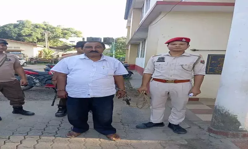 Assam: ऊपरी गोलाघाट में अवैध क्लिनिक चलाने के आरोप में फर्जी डॉक्टर गिरफ्तार Assam: ऊपरी गोलाघाट में अवैध क्लिनिक चलाने के आरोप में फर्जी डॉक्टर गिरफ्तार