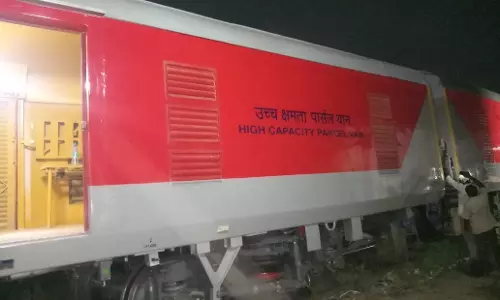 दक्षिण मध्य रेलवे ने यात्रियों की भीड़ को कम करने के लिए विशेष ट्रेनों की घोषणा की