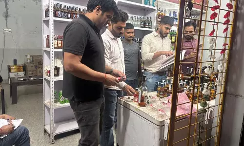 Yamunanagar में आबकारी टीम ने शराब के ठेके सील किए