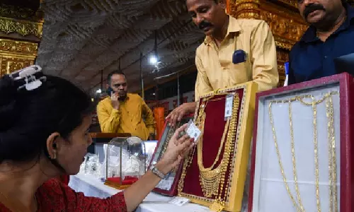 US-China व्यापार समझौते के निकट आने से सोने की कीमतों में गिरावट; चांदी में गिरावट जारी
