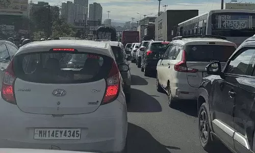 Pune ; हिंजवड़ी और खराड़ी IT पार्क में ट्रैफिक जाम Pune ; हिंजवड़ी और खराड़ी IT पार्क में ट्रैफिक जाम