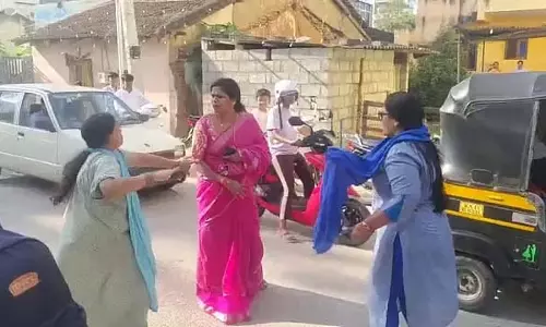 Hassan : 3 करोड़ की धोखाधड़ी के आरोपी लोगों ने महिला को पीटा Hassan : 3 करोड़ की धोखाधड़ी के आरोपी लोगों ने महिला को पीटा