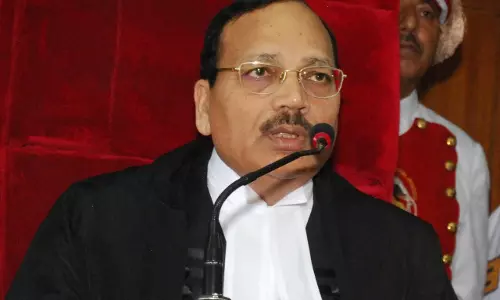 मुख्य न्यायाधीश गवई ने उत्तराधिकारी के रूप में न्यायमूर्ति सूर्यकांत का नाम भेजा मुख्य न्यायाधीश गवई ने उत्तराधिकारी के रूप में न्यायमूर्ति सूर्यकांत का नाम भेजा