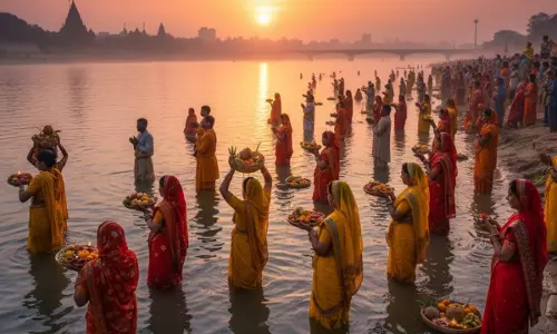 Bareilly: खरना के प्रसाद के बाद उपवास शुरू, अस्त होते सूर्य को अर्घ्य आज Bareilly: खरना के प्रसाद के बाद उपवास शुरू, अस्त होते सूर्य को अर्घ्य आज